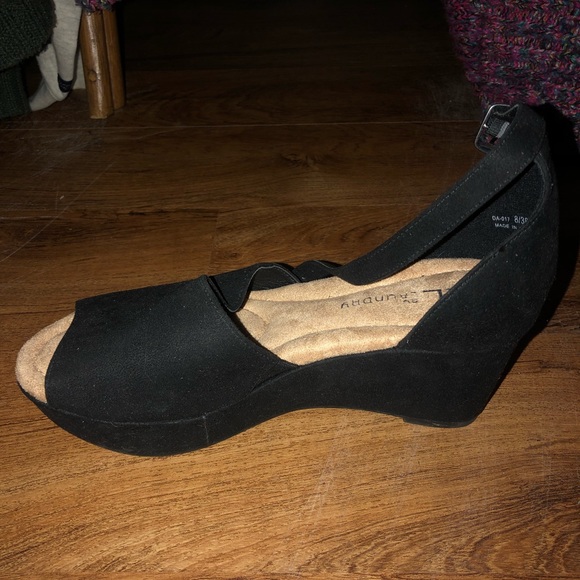 Black wedges - Picture 2 of 2